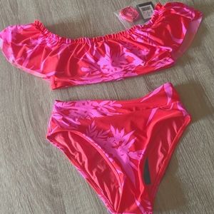 Tropical print off the shoulder ruffle bikini 👙